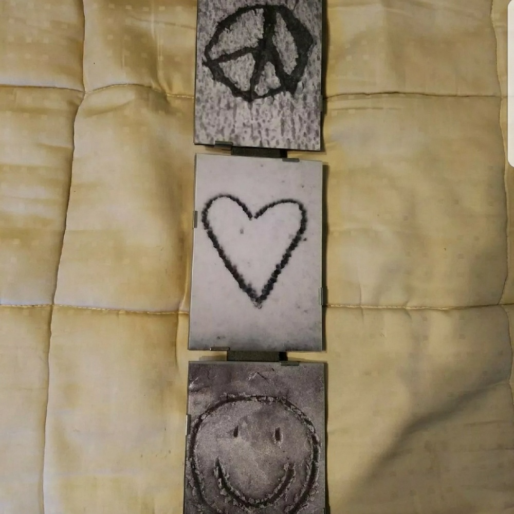 Peace Love & Happiness sign